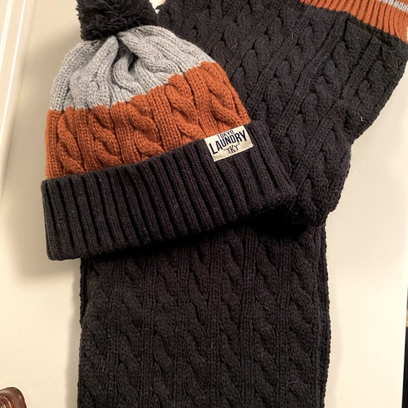 Hat & Scarf - Picture 1 of 2